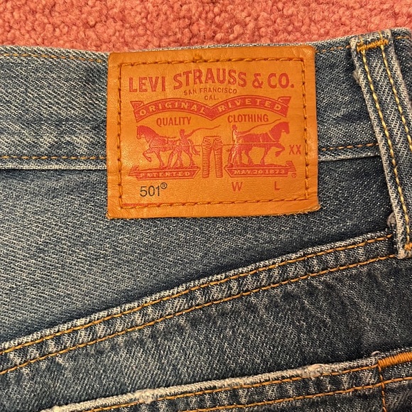 Levi’s 501 Jean shorts - Picture 3 of 3